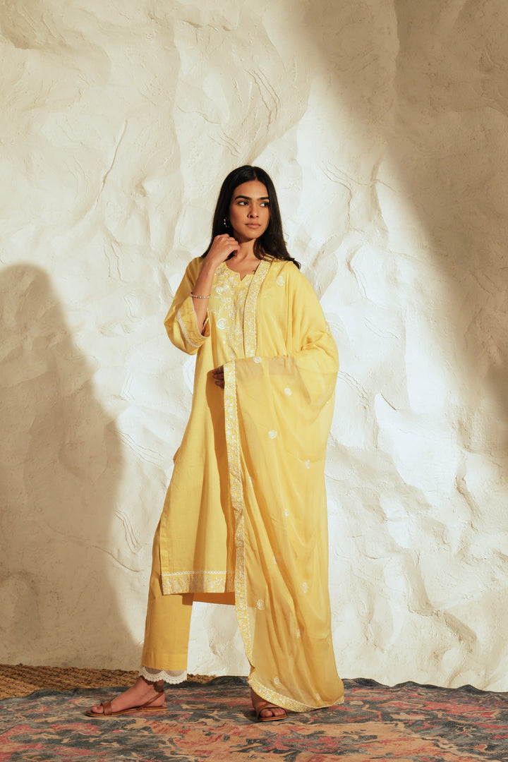 Naisha - Embroidered Cotton Dupatta Set