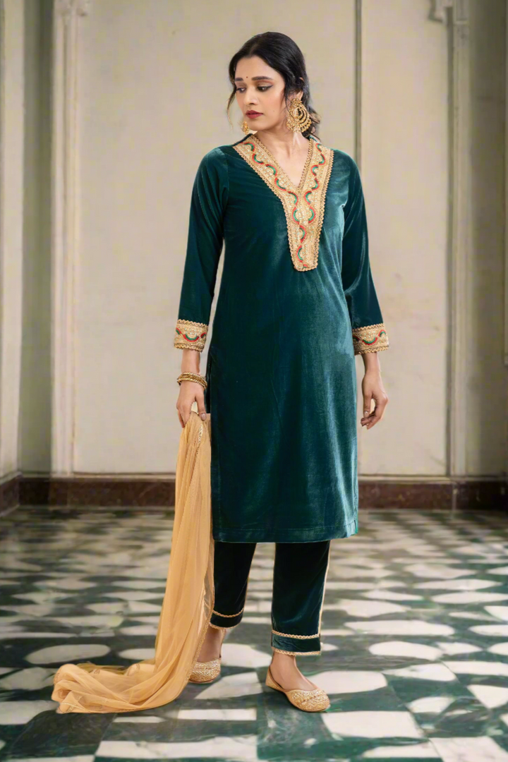 Ishira – Luxe Emerald Green Velvet Kurta Set with Dupatta, exquisite embroidery