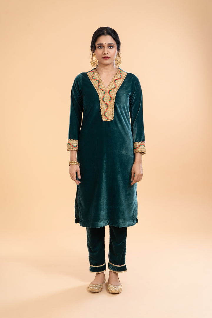 Ishira – Luxe Emerald Green Velvet Kurta Set, exquisite embroidery