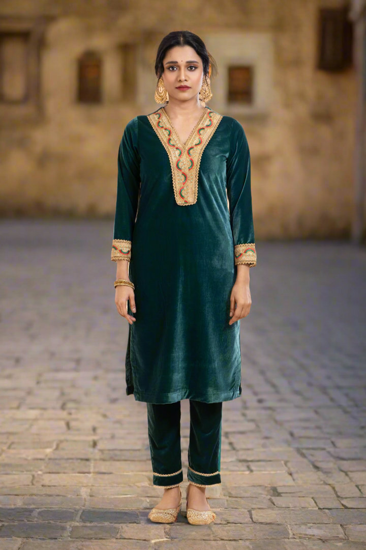 Ishira – Luxe Emerald Green Velvet Kurta Set, exquisite embroidery