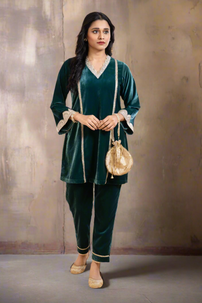 Aariza - Emerald Elegance Kurta Set, exquisite embroidery