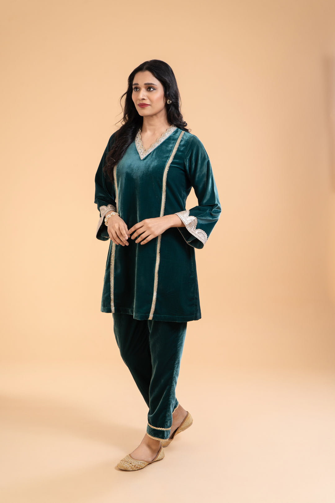 Aariza - Emerald Elegance Kurta Set, exquisite embroidery